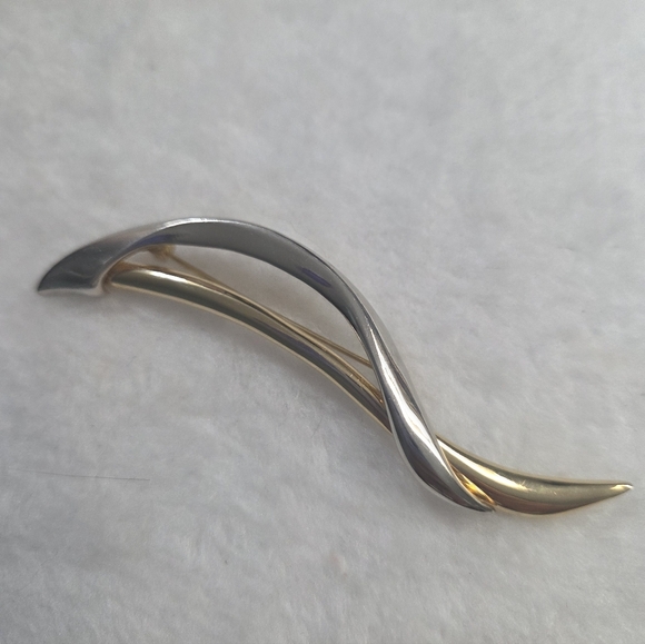 Jewelry - Vintage Modern Abstract Two-tone Gold and Silver-Plated Wave Brooch